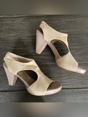 Stuart Weitzman Beige Open-Toe Slingback Heels Stretchy Size 7